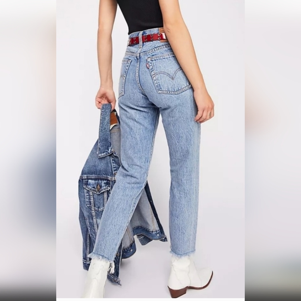 Levi’s Wedgie Icon Fit Raw Hem Jeans in Shut Up 28